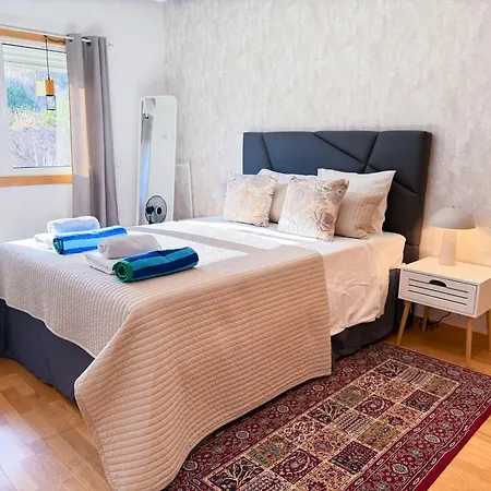 Garden Hill Haven Old Town Retreat With Sea Views & Free Parking Lägenhet