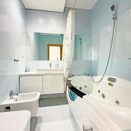 Garden Hill Haven Old Town Retreat With Sea Views & Free Parking