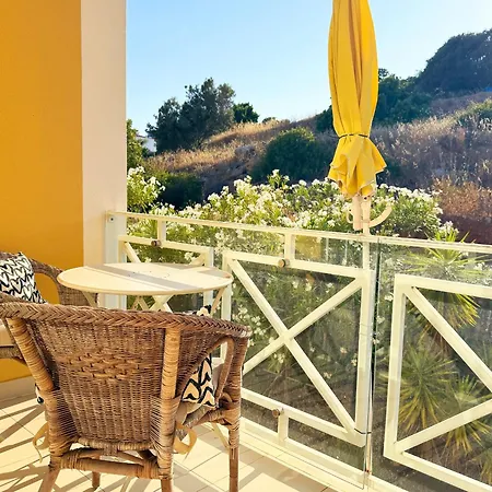 Lägenhet Garden Hill Haven Old Town Retreat With Sea Views & Free Parking Albufeira